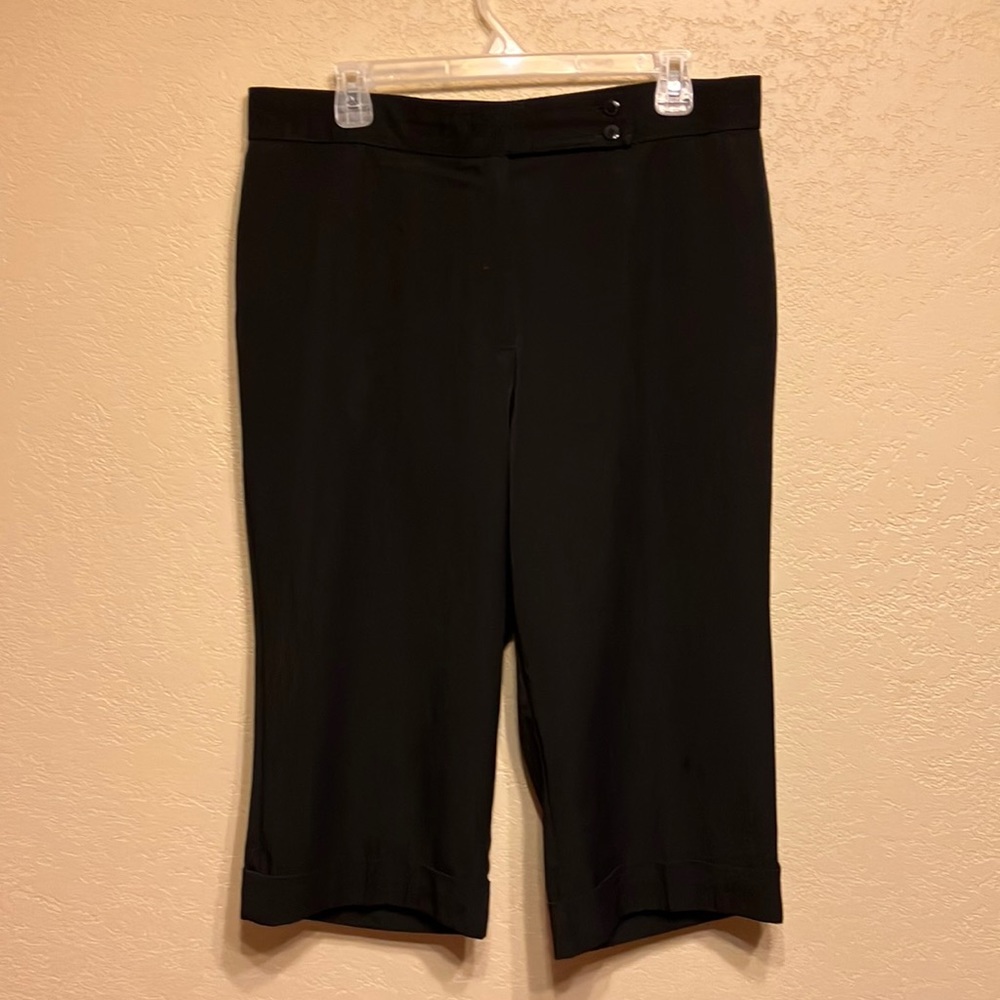 16W DRESSBARN BLACK STRETCHY WIDE LEG CAPRIS IN GREAT CONDITION